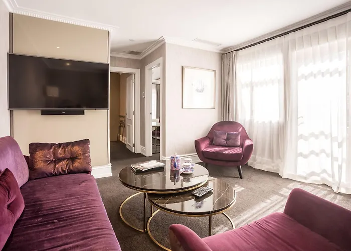 Two-Bedroom Upper Floors King Suite