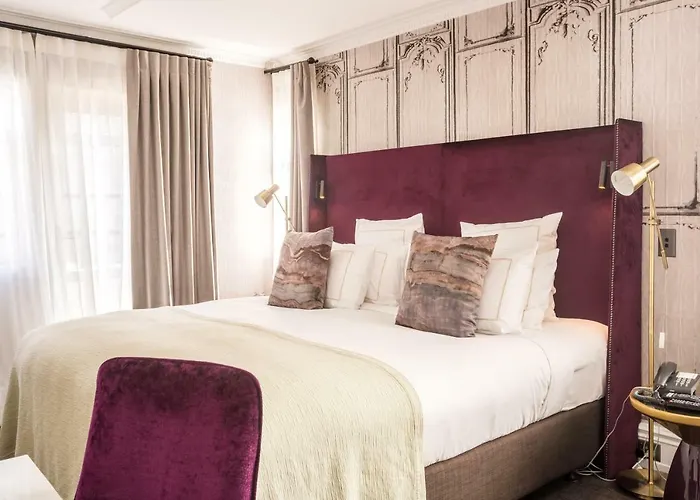 One-Bedroom Upper Floors King Suite